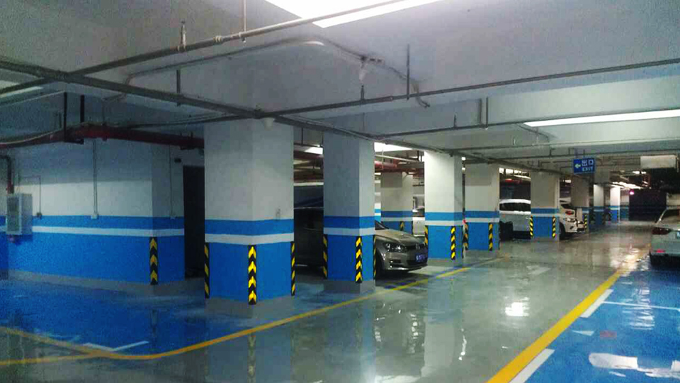 富莱德为武汉商业学校进行地下停车场翻新
