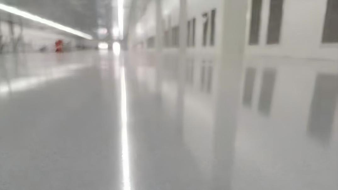 现代办公与商业空间的海灰环氧彩砂自流平地坪漆