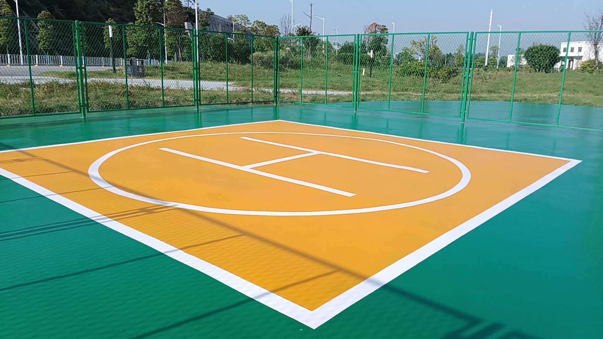 ​富莱德丙烯酸地坪漆,打造专业耐用的室外篮球场地面运动空间